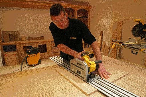 Dewalt elektrinis įleidžiamas pjūklas + kreipiančioji liniuotė, 1,5 m (‎DWS520KTR-QS)