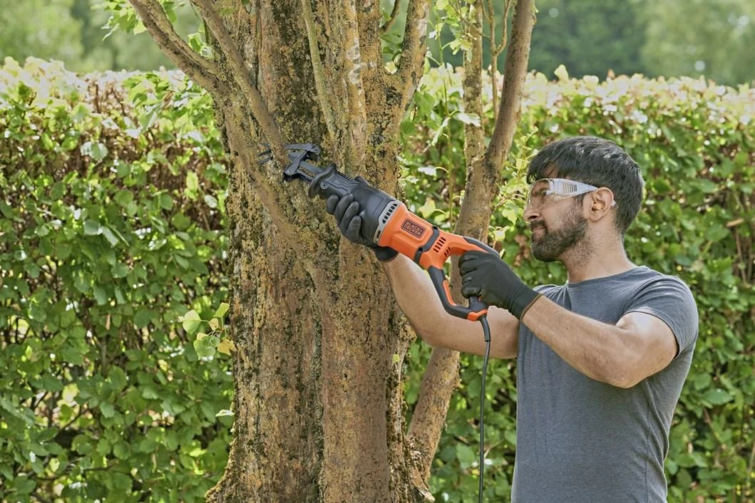 Black & Decker Juodas & Decker Tiesinis pjūklas Juodas & Decker BES301-QS; 750 W
