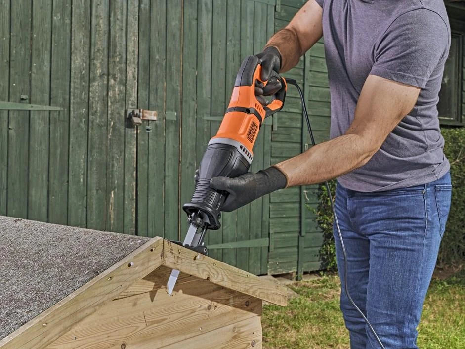 Black & Decker Juodas & Decker Tiesinis pjūklas Juodas & Decker BES301-QS; 750 W