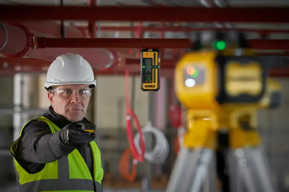 samopoziomujący laser sukamasis su wiązką žalia, USB-C, 40 m, DeWalt [DCLE15221GL-QW]