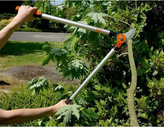 Bahco EXPERT Šakų žirklės prasilenkiančiais ašmenimis. Super lengvos aliuminio rankenos. Guminiai amortizatoriai. Bendras ilgis 600 mm. Kerpa iki 40 mm šakas