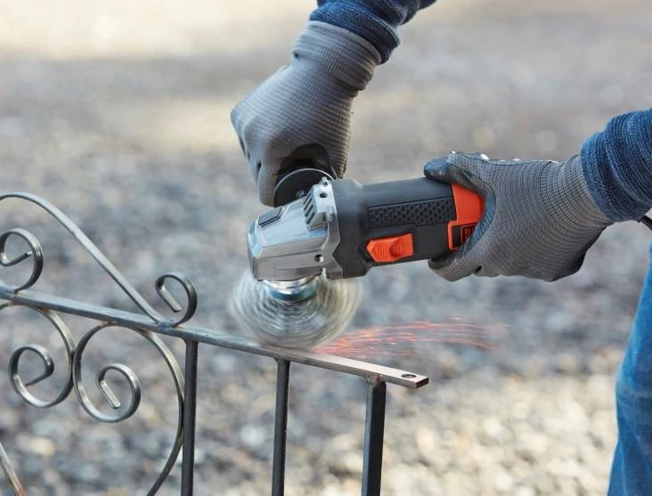 Black & Decker kampinis šlifuoklis BEG220 (900W, 125 mm)