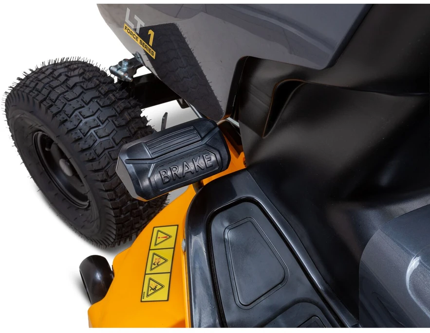 spalinowy traktorek sodo, vejapjovė, pjovimo plotis 86cm, LT1 R86, Cub Cadet [13ABR5CH603]