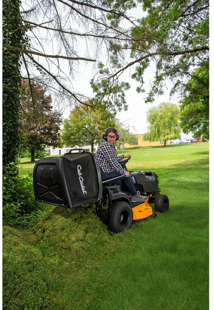 spalinowy traktorek sodo, vejapjovė, pjovimo plotis 86cm, LT1 R86, Cub Cadet [13ABR5CH603]