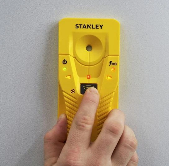 Metalo ir medienos ieškiklis Stanley S110
