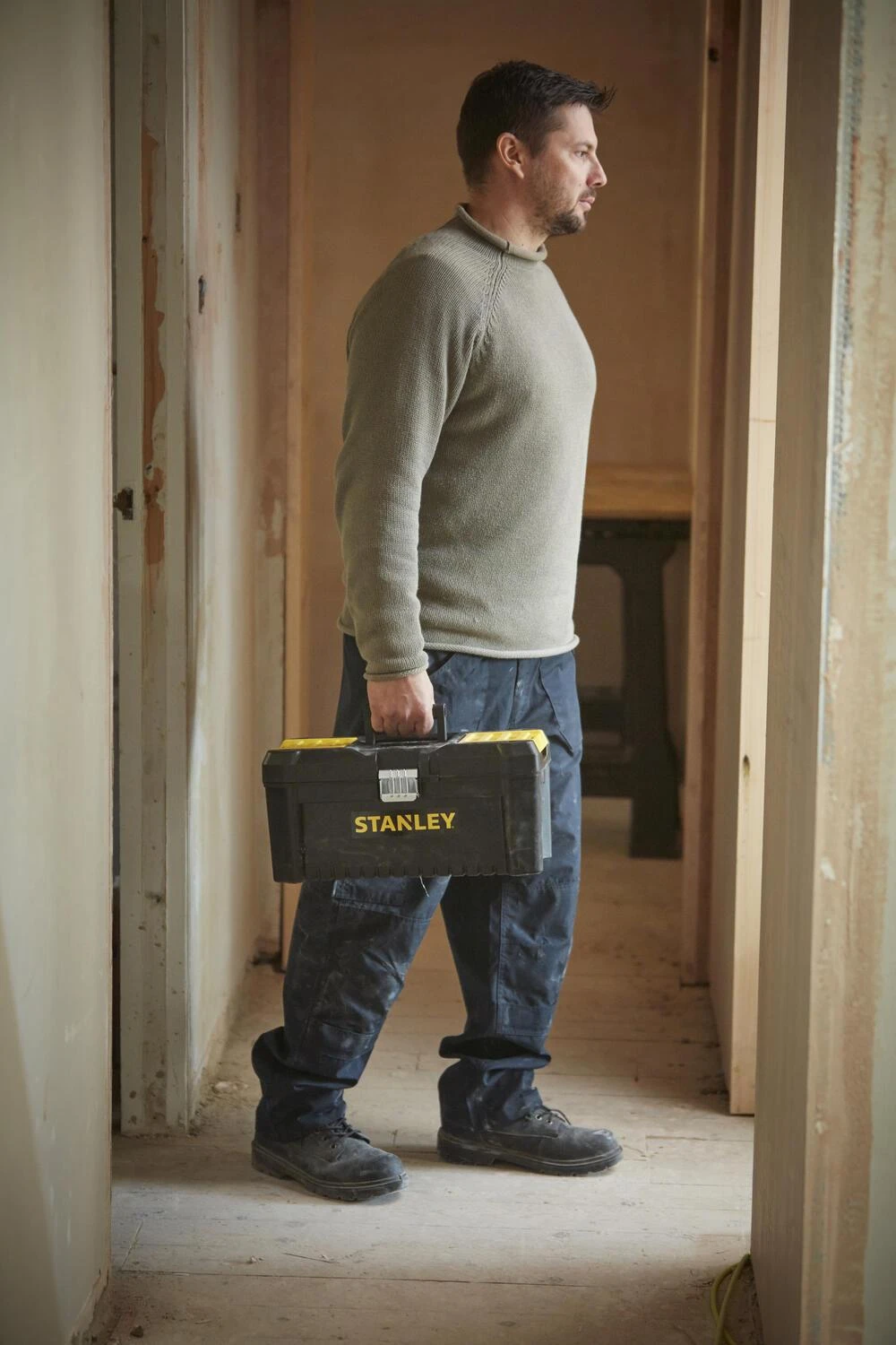 Įrankių dėžė Stanley 16" Essential su metaliniais užraktais STST1-75518