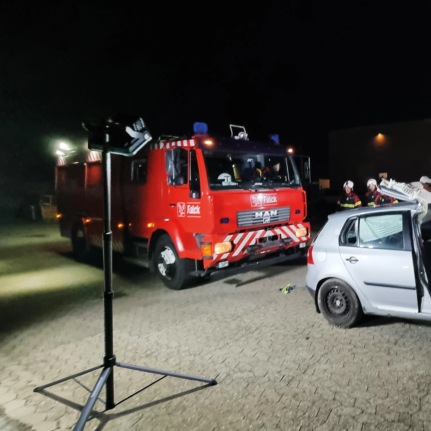 Trikojis dėl ALS/Scangrip darbo žibintams, reguliuojamas aukštis 0.9 - 2m