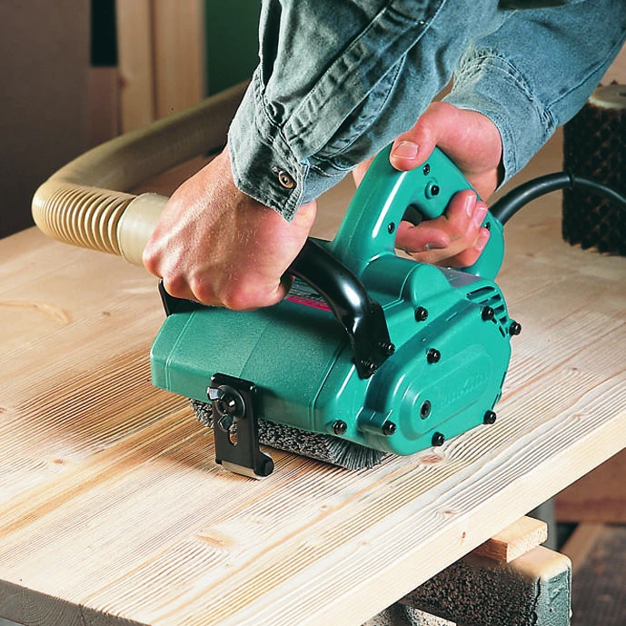 Makita 9741 satinavimo šlifavimo mašinėlė 860 W, 100 x 120 mm, 3500 min-1, 4,2 kg