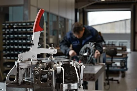 Vertikalus spaustuvas Bessey STC-VH20; 35 mm
