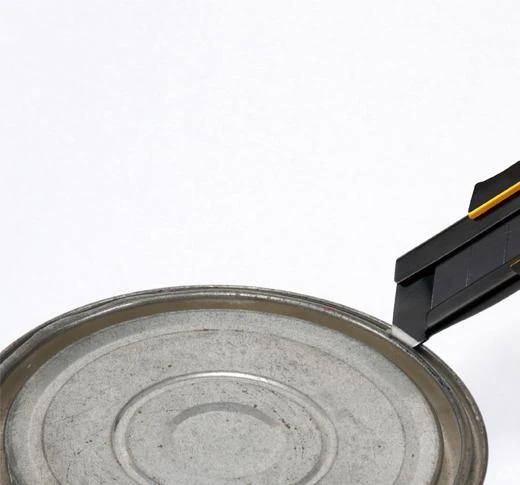 Tajima gumuotas peilis laužomomis 18mm juodosiomis geležtėmis ir automatiniu fiksatoriumi