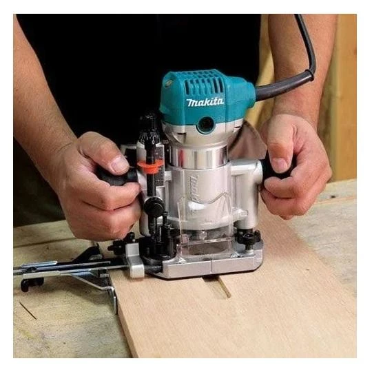 Makita RT0702CX2J Freza 710W 6- 8mm, 10.000 - 34.000 r/min 1,8kg + Priedai