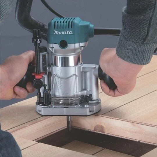 Makita RT0702CX2J Freza 710W 6- 8mm, 10.000 - 34.000 r/min 1,8kg + Priedai