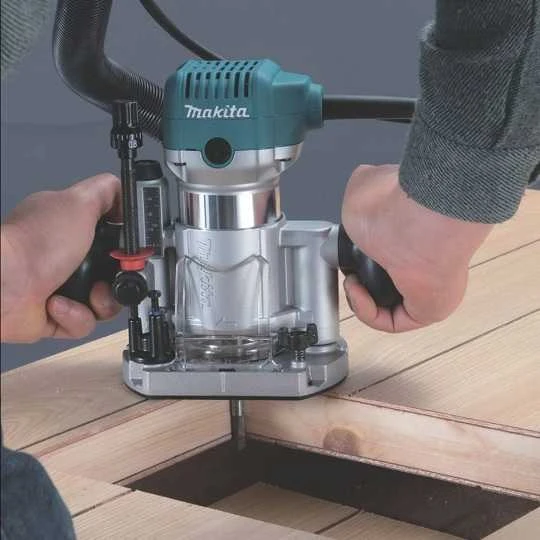 Frezeris Makita RT0702C