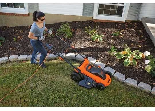 Black & Decker Juodas & Decker Vejapjovė Juodas & Decker LM2000-QS; 2000 W; elektrinė