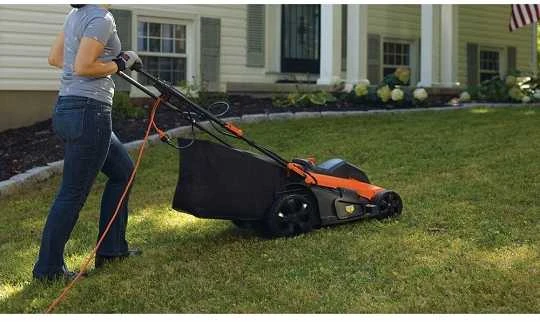 Black & Decker Juodas & Decker Vejapjovė Juodas & Decker LM2000-QS; 2000 W; elektrinė