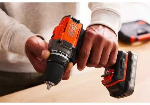 Black & Decker Juodas & Decker akumuliatorinis gręžtuvas/suktuvas, 45Nm, 18V POWERCONNECT, Juodas & Decker [BCD382D2XK-QW] 2x2.0Ah, lagaminas