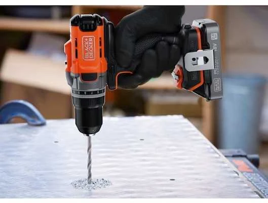 Black & Decker Juodas & Decker akumuliatorinis gręžtuvas/suktuvas, 45Nm, 18V POWERCONNECT, Juodas & Decker [BCD382D2XK-QW] 2x2.0Ah, lagaminas