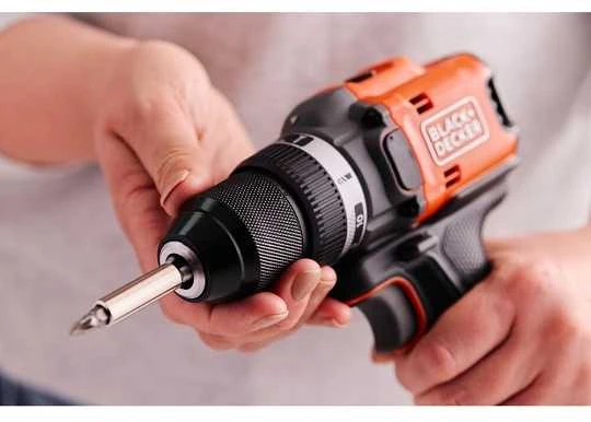 Black & Decker suktuvas su antgaliu rankose