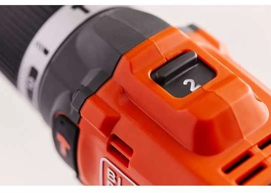 Black & Decker wiertarko-wkrętarka smūginis akumuliatorinė, 50Nm, 18V POWERCONNECT, Juodas & Decker [BLD683D1XK-QW] 2,0Ah, dėklas
