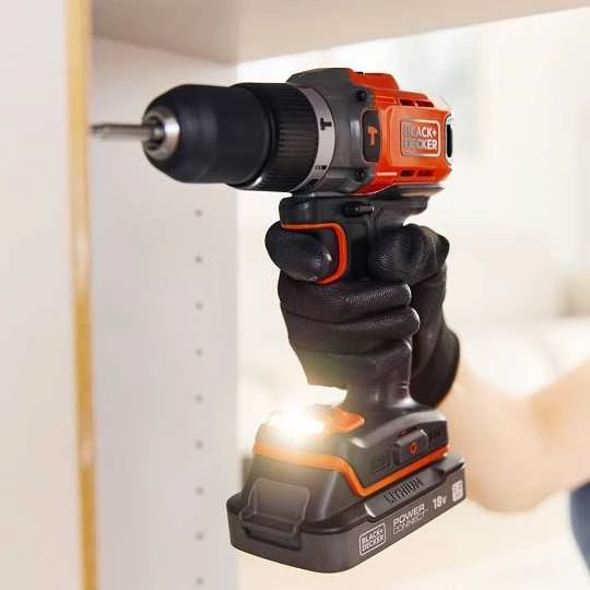 Black & Decker „Juodas & Decker“ Juodas ir DECKER 18 V gręžtuvas-suktuvas su 2 x 2,0 Ah baterijomis | BCD383D2XK-QW