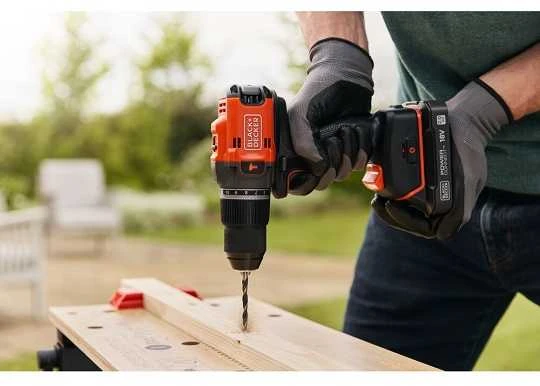 Black & Decker wiertarko-wkrętarka smūginis akumuliatorinė, 50Nm, 18V POWERCONNECT, Juodas & Decker [BLD683D1XK-QW] 2,0Ah, dėklas