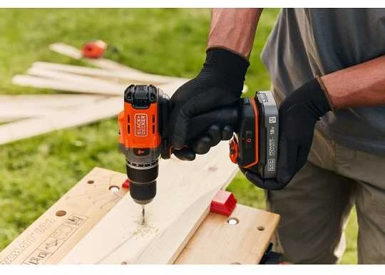 Black & Decker „Juodas & Decker“ Juodas ir DECKER 18 V gręžtuvas-suktuvas su 2 x 2,0 Ah baterijomis | BCD383D2XK-QW