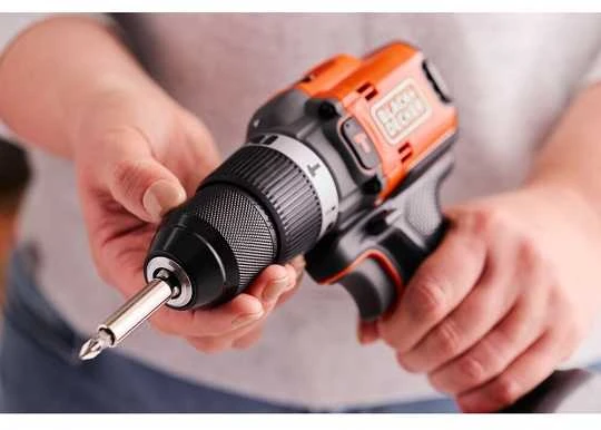 Black & Decker wiertarko-wkrętarka smūginis akumuliatorinė, 50Nm, 18V POWERCONNECT, Juodas & Decker [BLD683D1XK-QW] 2,0Ah, dėklas