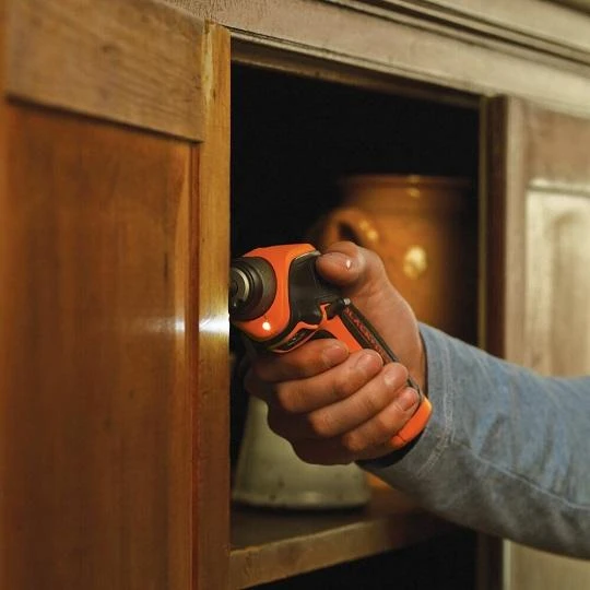 Black & Decker Juodas + DECKER AKUMULIATORIUS ATSUKTUKAS LI-ION 3.6V CS3652LC