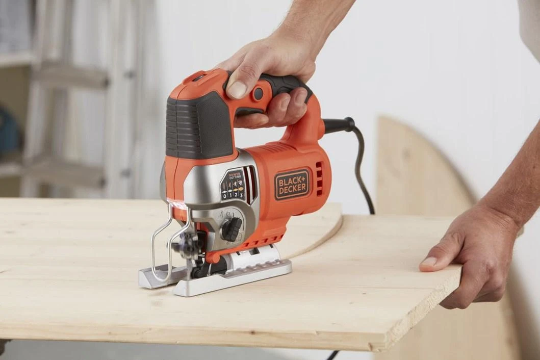 Black & Decker Juodas & Decker Juodas & DECKER Siaurapjūklis | BES610K-QS | 650 W