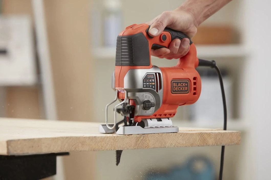Black & Decker Juodas & Decker Juodas & DECKER Siaurapjūklis | BES610K-QS | 650 W