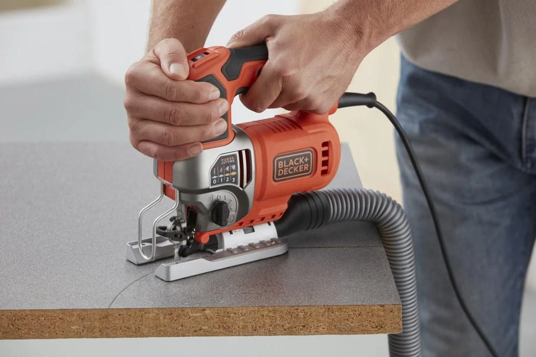 Black & Decker Juodas & Decker Juodas & DECKER Siaurapjūklis | BES610K-QS | 650 W