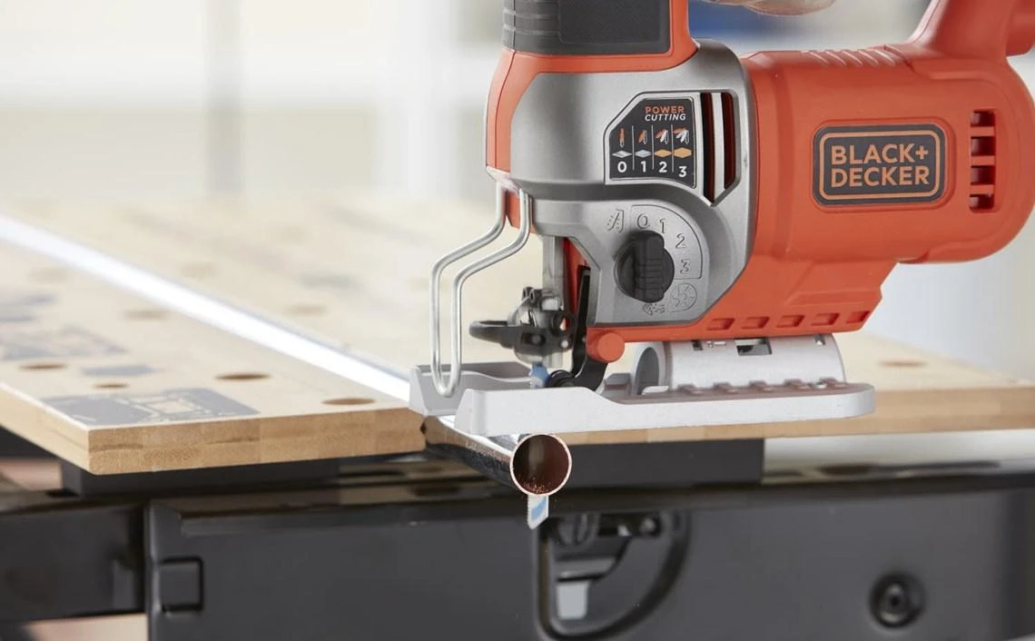Black & Decker Juodas & Decker Juodas & DECKER Siaurapjūklis | BES610K-QS | 650 W