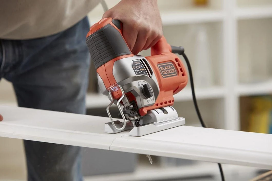 Black & Decker Juodas & Decker Juodas & DECKER Siaurapjūklis | BES610K-QS | 650 W