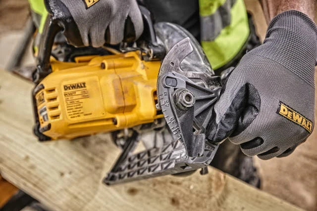 Diskinis pjūklas Dewalt DCS577N-XJ