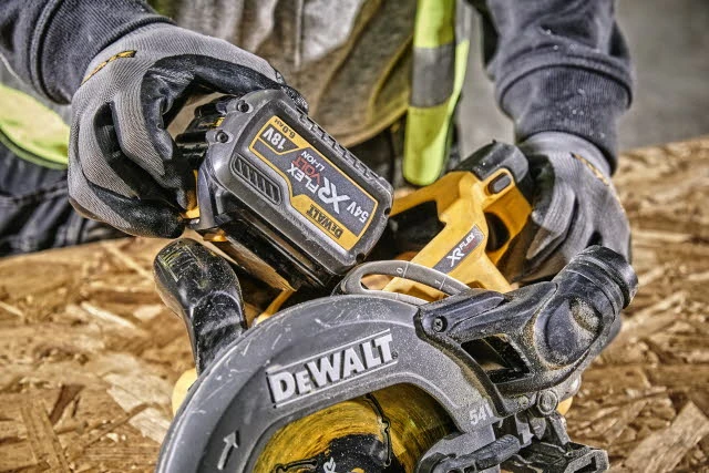 Diskinis pjūklas Dewalt DCS577N-XJ