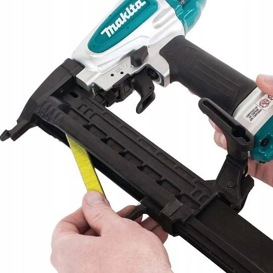 Pneumatinis kabių kalimo įrankis Makita AT638A