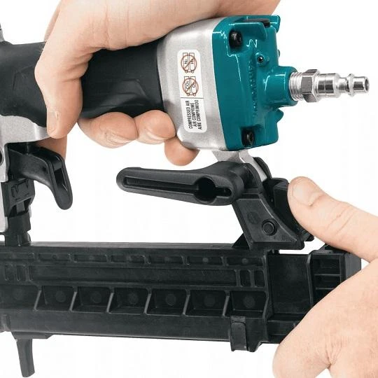 Pneumatinis kabių kalimo įrankis Makita AT638A