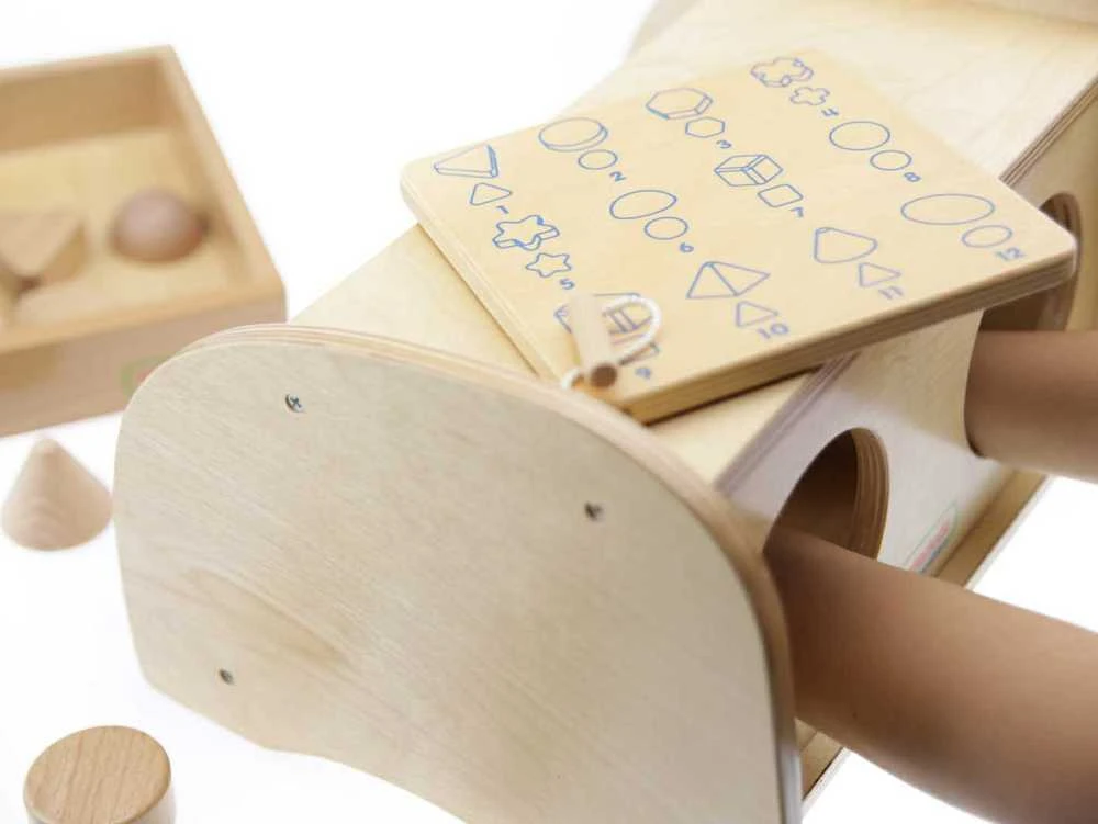 Medinis sensorinis žaidimas MASTERKIDZ geometrinės formos 12 vnt