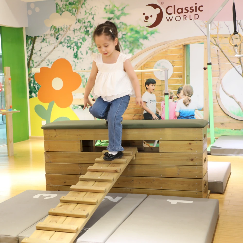 CLASSIC WORLD EDU medinė gimnastikos dėžė, 3 lygių sertifikatas