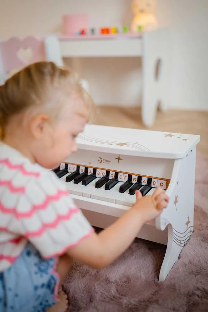 Medinis juodas pianinas CLASSIC WORLD
