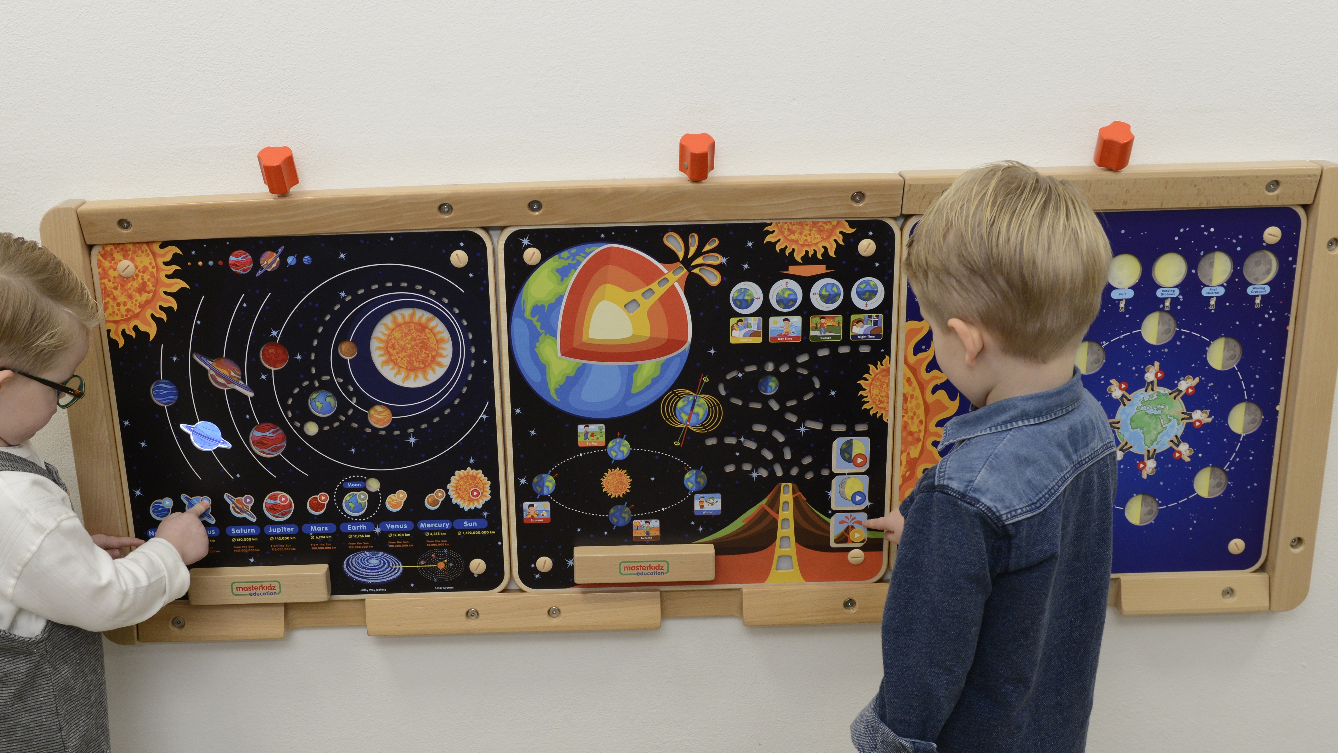 masterkidz aurinkoenergialla toimiva opetustaulu