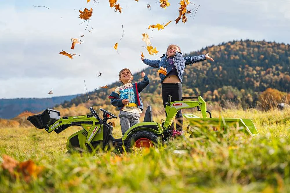 Falk Claas Minamas pedalinis traktorius su priekaba