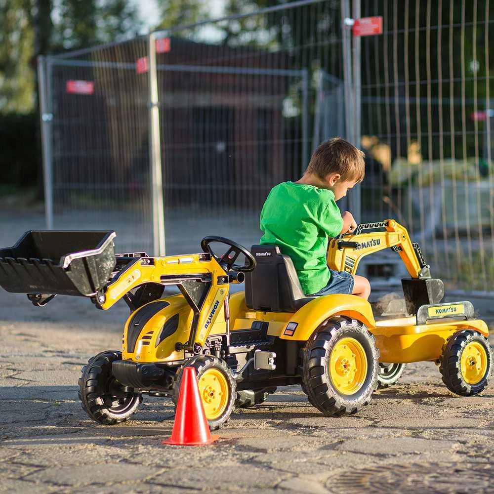 Pedalinis traktorius–ekskavatorius FALK KOMATSU su kaušu ir priekaba