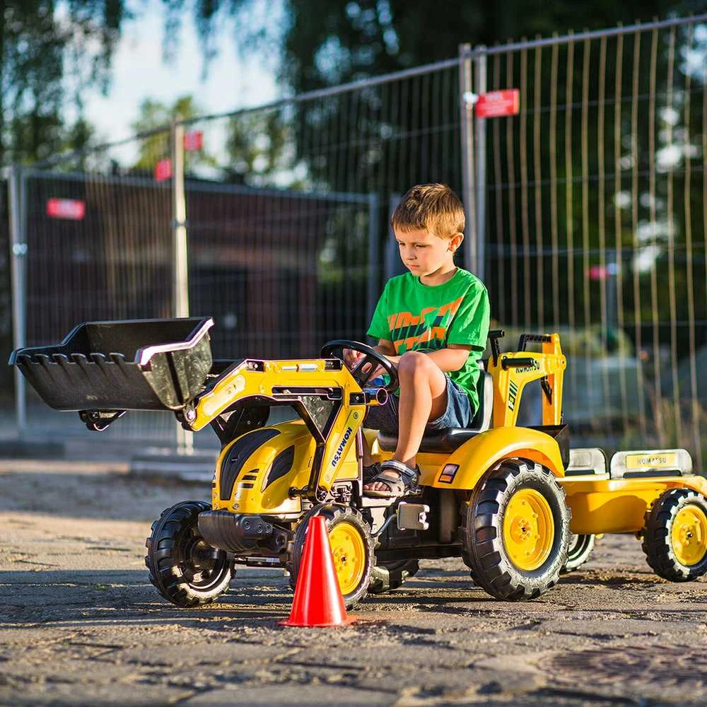 Pedalinis traktorius–ekskavatorius FALK KOMATSU su kaušu ir priekaba