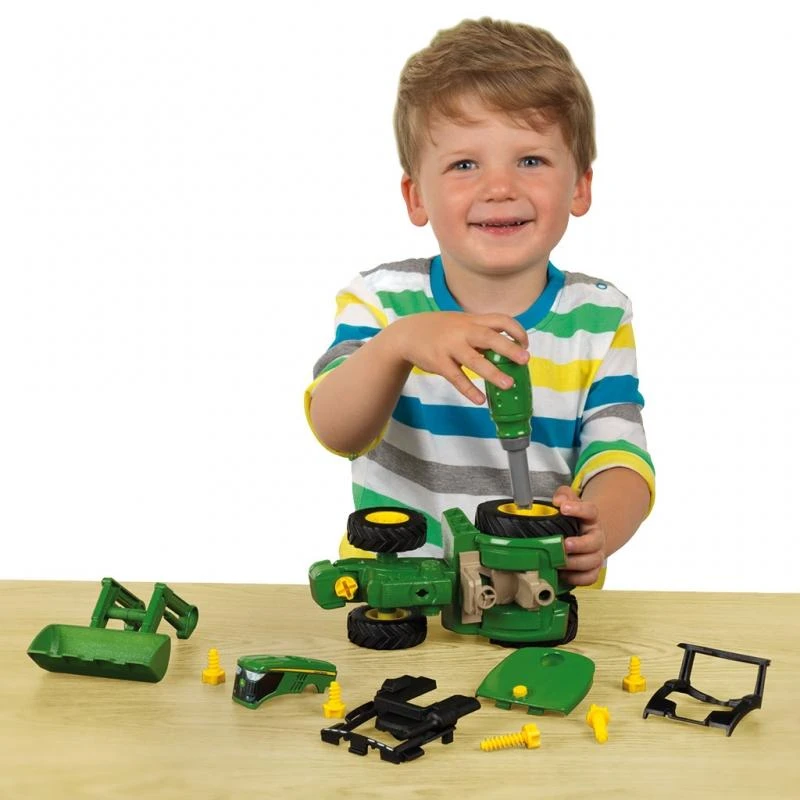 Klein Vilkikas su traktorium ant priekabos „John Deere“