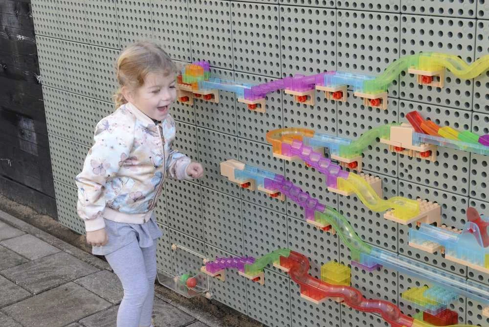 MASTERKIDZ kamuoliukų bėgimo trasos konstruktoriaus rinkinys STEM lenta 440 detalių