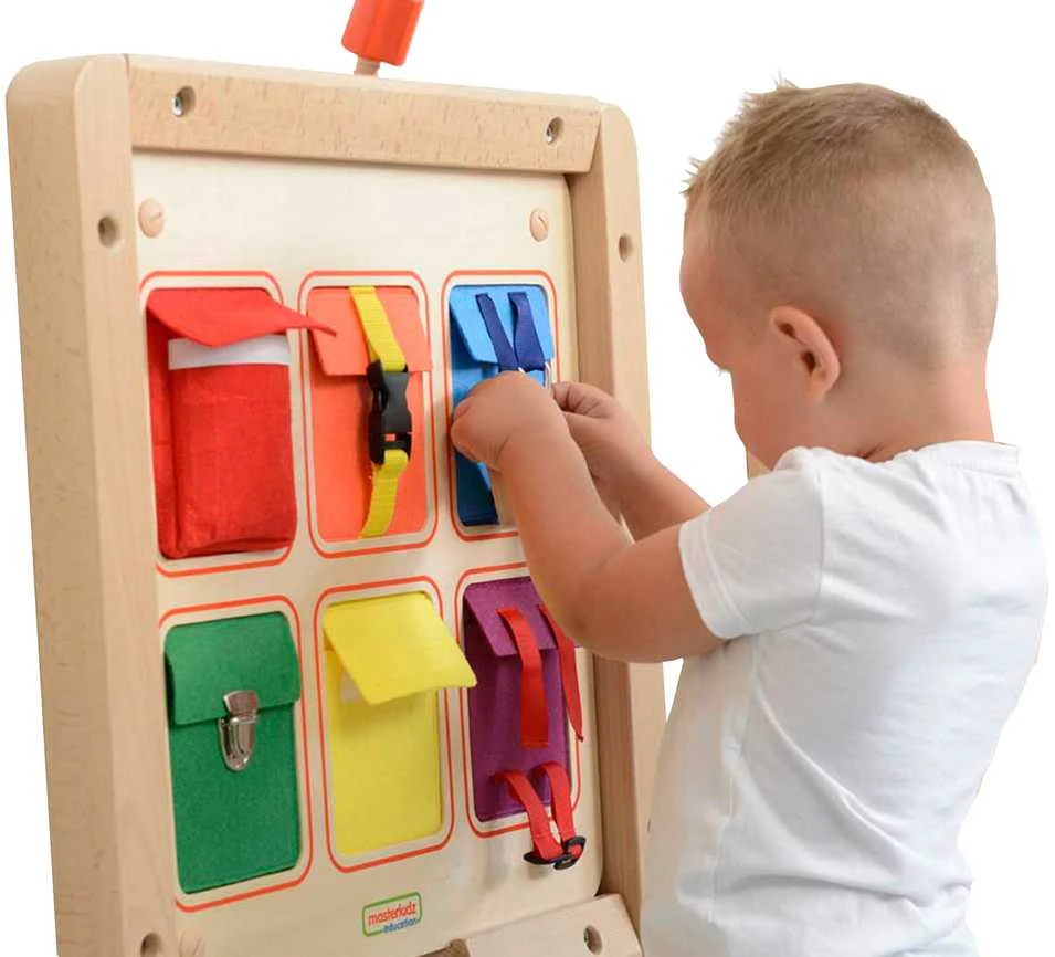 Medinė manipuliacinė sieninė lentelė MASTERKIDZ spalvotos kišenėlė