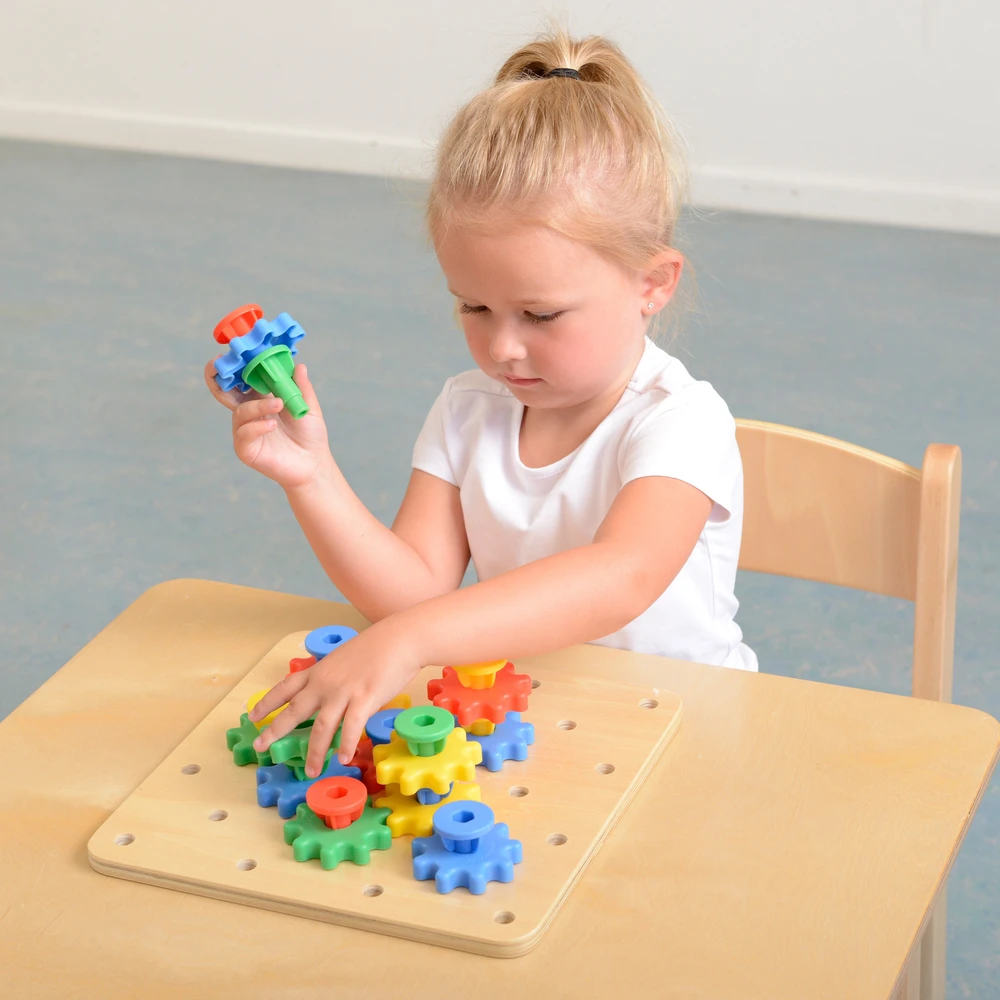Dantų ratai sukuria savo mechanizmą „MasterKidz Montessori“