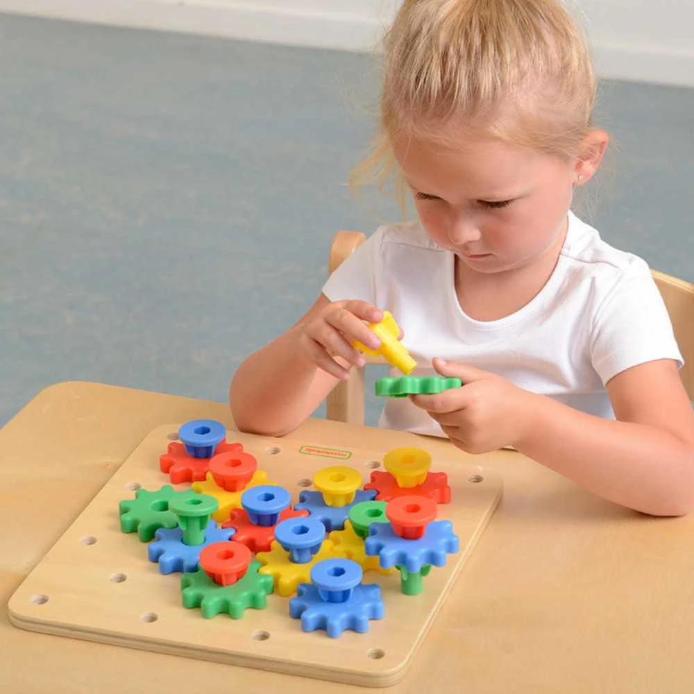 Dantų ratai sukuria savo mechanizmą „MasterKidz Montessori“