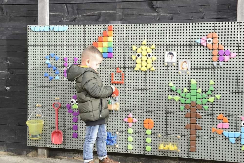 MASTERKIDZ 64 geometrinių formų kaiščių rinkinys STEM lentoms